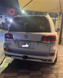 تۆیۆتا لاند کروزەر